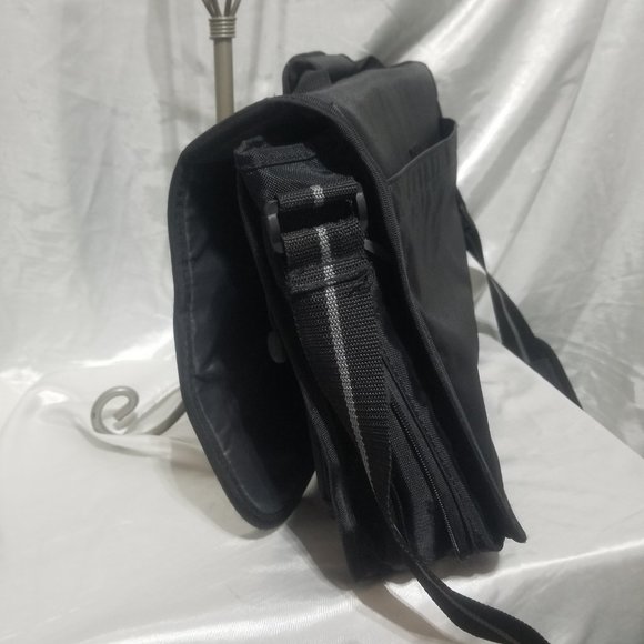 Solo Carrying Case Briefcase for 16" Notebook -Black Used/ Like New - Picture 8 of 16